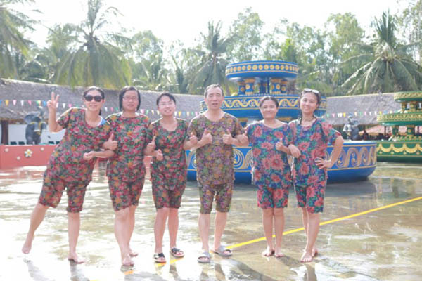 Water-splashing festival1